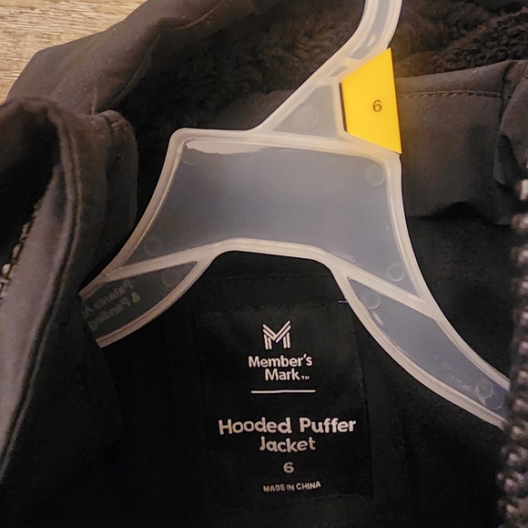 Boys Size 6 Winter Puffer Jacket (Brand New) - Picture 4 of 6